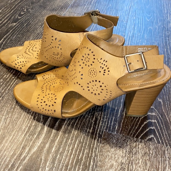 Heeled Spring Sandals - Picture 2 of 6